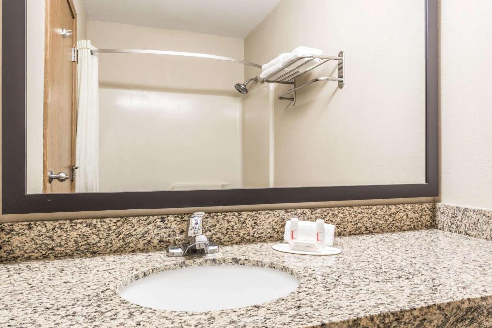 King Room - Mobility Access/Non-Smoking interior