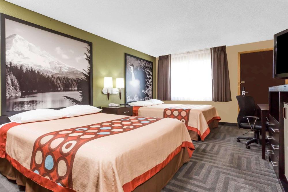 Queen Room with Two Queen Beds - Mobility Access/Non-Smoking interior